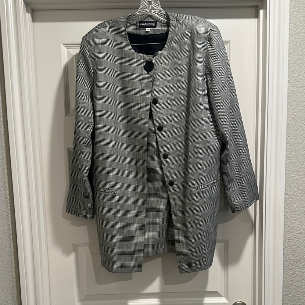 Gray Plaid 2-piece Suit with Button-Up Blazer and pencil skirt
